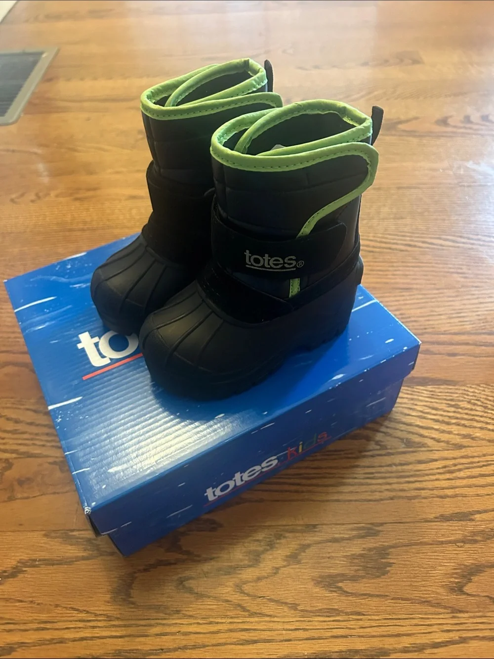 totes Kids Black and Lime Green Winter Snow Boots
